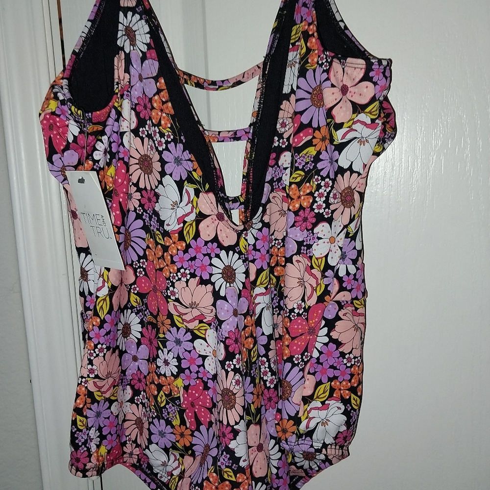 Swimsuit - Picture 4 of 7